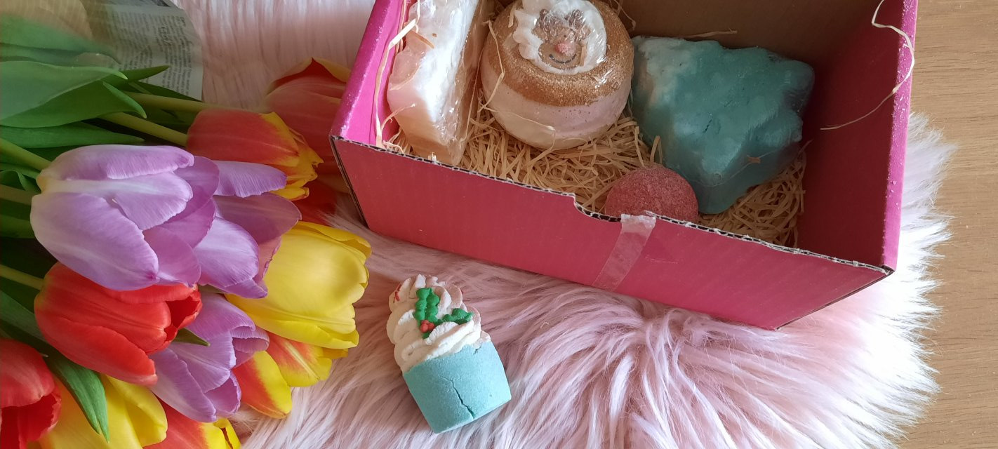 Bomb Cosmetics Babeczka do kąpieli, Jolly Holly