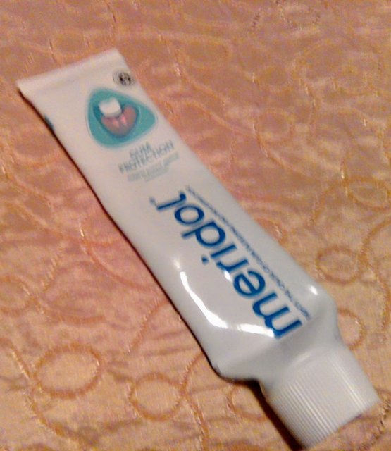 Denkowanie część druga :) Grudzień, kosmetyki w świątecznych opakowaniach lub w świątecznych kolorach: czerwonym, zielonym i złotym 