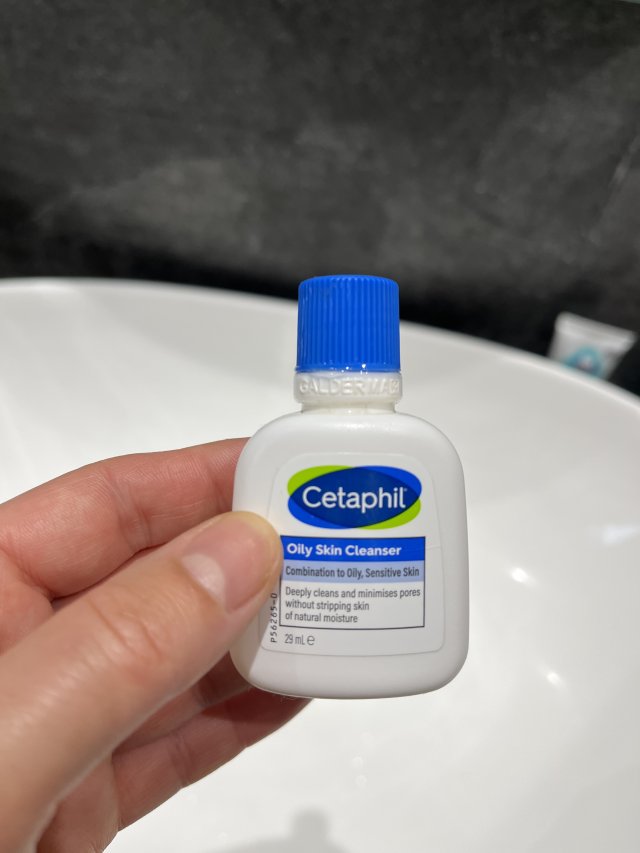 Denkowanie część druga :) Grudzień, kosmetyki w świątecznych opakowaniach lub w świątecznych kolorach: czerwonym, zielonym i złotym 