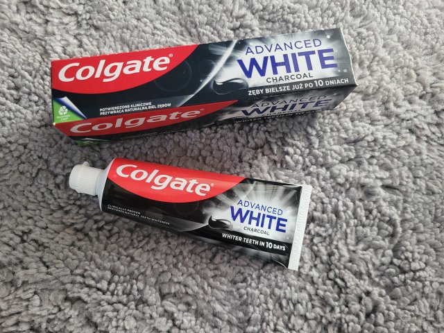 Colgate Pasta do zębów, Advanced White, Charcoal