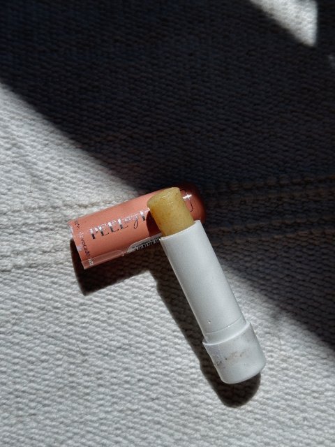 Wibo Peel my Lips, Peeling do ust w sztyfcie, Olej rycynowy, migdałowy, kokosowy, masło shea i masło z awokado