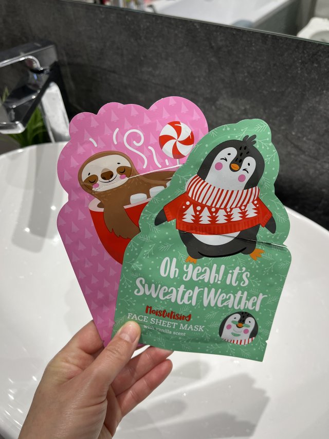 Denkowanie część druga :) Grudzień, kosmetyki w świątecznych opakowaniach lub w świątecznych kolorach: czerwonym, zielonym i złotym 