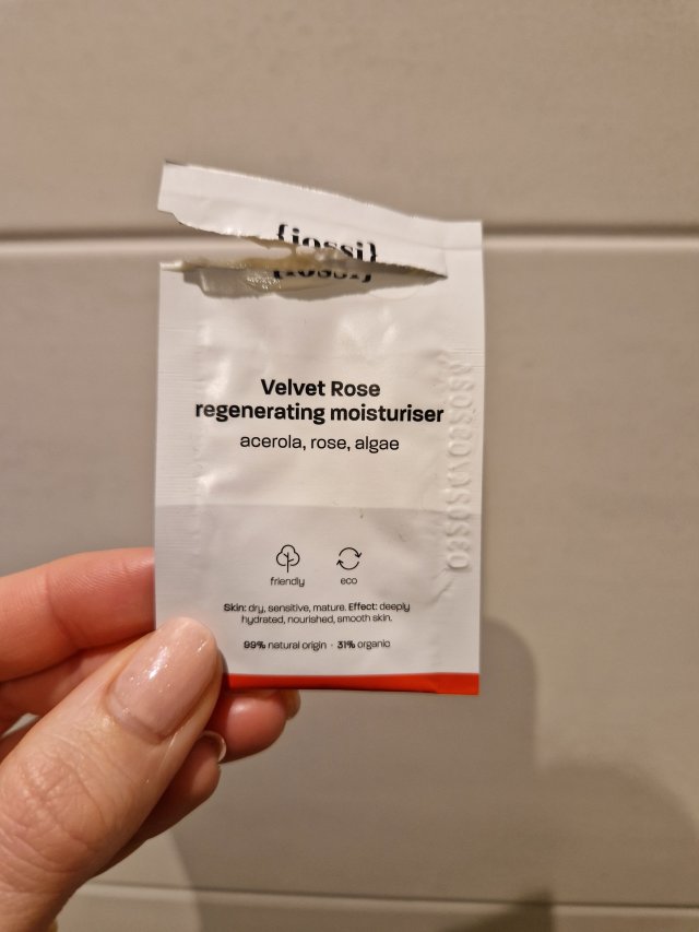 Denkowanie część druga :) Grudzień, kosmetyki w świątecznych opakowaniach lub w świątecznych kolorach: czerwonym, zielonym i złotym 