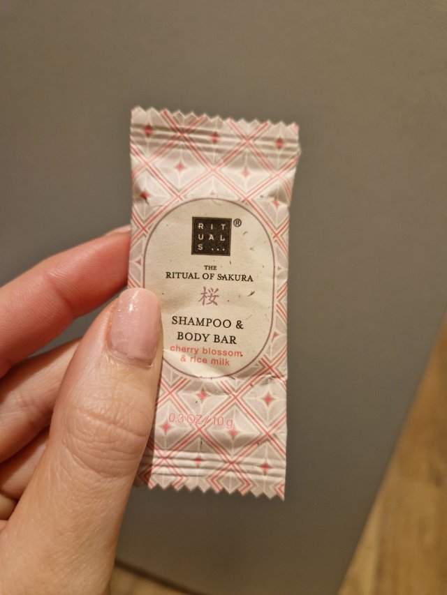 Denkowanie część druga :) Grudzień, kosmetyki w świątecznych opakowaniach lub w świątecznych kolorach: czerwonym, zielonym i złotym 