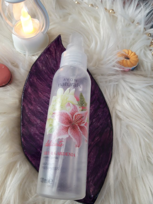 Avon Naturals, Mgiełka do ciała, Lilia i gardenia