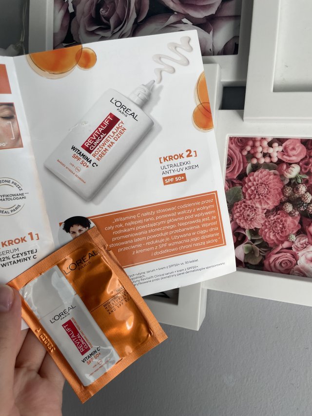 L'Oréal Revitalift Clinical, Krem do twarzy, Rozświetlajacy, Na dzień, Z witaminą C i SPF50