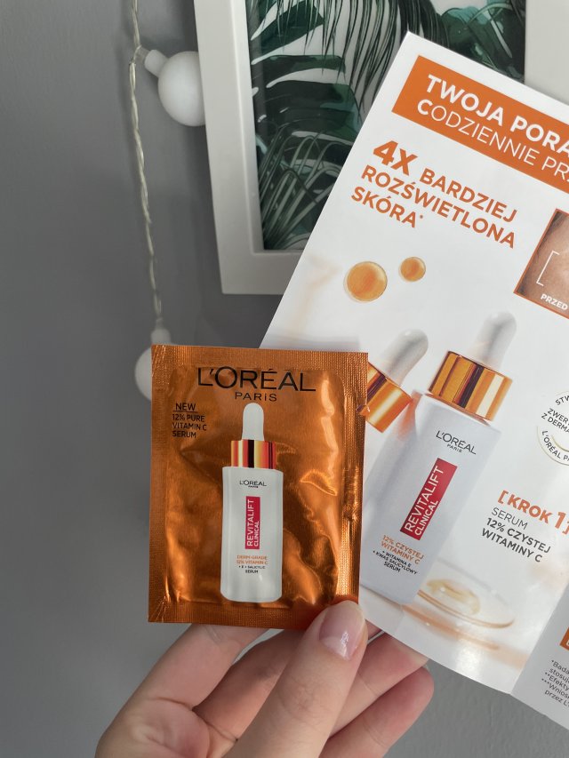L'Oréal Revitalift Clinical, Serum do twarzy, Z 12% witaminy C + witaminą E + kwasem salicylowym