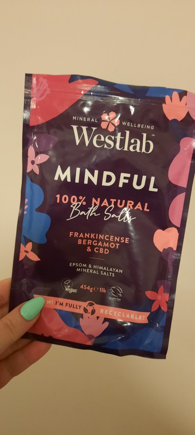 Denkowanie część druga :) Grudzień, kosmetyki w świątecznych opakowaniach lub w świątecznych kolorach: czerwonym, zielonym i złotym 