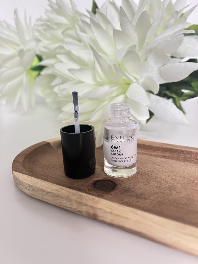 Eveline Care & Colour, Odżywka do paznokci nadająca kolor 6w1, Kolor French