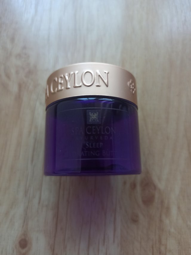 Denkowanie część druga :) Grudzień, kosmetyki w świątecznych opakowaniach lub w świątecznych kolorach: czerwonym, zielonym i złotym 