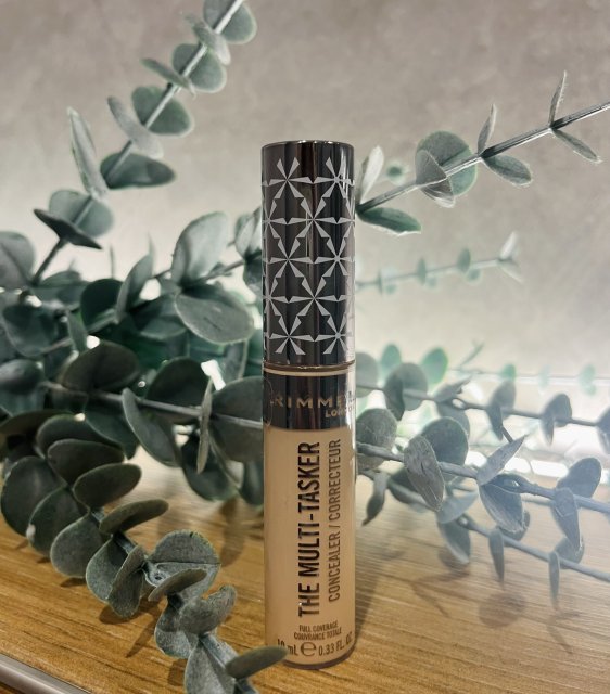 Rimmel The Multi-tasker Concealer, Korektor do twarzy i pod oczy, Wielozadaniowy, nr 030 Light