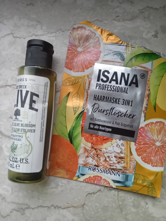 Denkowanie część druga :) Grudzień, kosmetyki w świątecznych opakowaniach lub w świątecznych kolorach: czerwonym, zielonym i złotym 