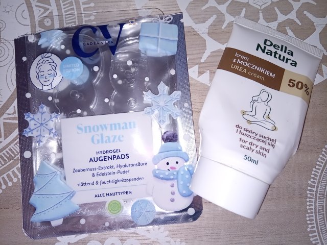 Denkowanie część druga :) Grudzień, kosmetyki w świątecznych opakowaniach lub w świątecznych kolorach: czerwonym, zielonym i złotym 