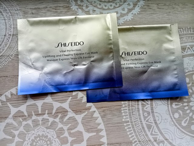 Shiseido Maseczka na okolice oczu, Ujędrniająco-liftingująca, Vital Perfection, Uplifting & Firming Express Eye Mask,