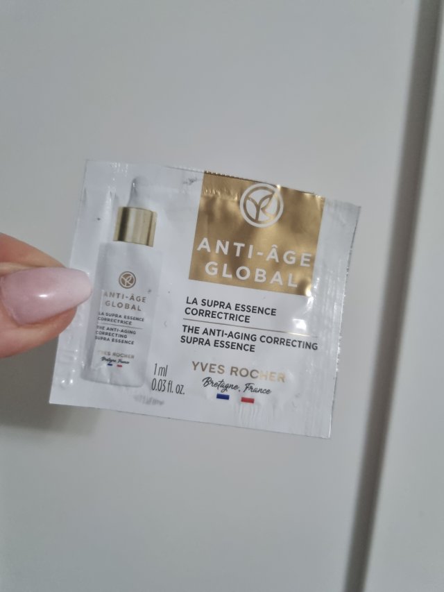 Denkowanie część druga :) Grudzień, kosmetyki w świątecznych opakowaniach lub w świątecznych kolorach: czerwonym, zielonym i złotym 