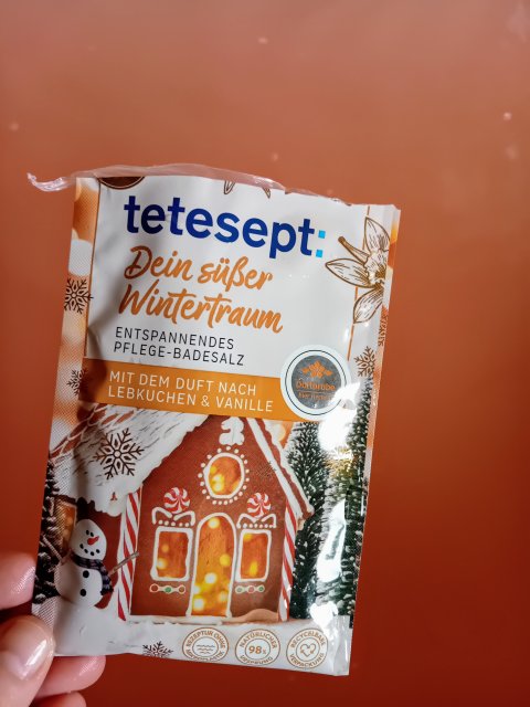 Denkowanie część druga :) Grudzień, kosmetyki w świątecznych opakowaniach lub w świątecznych kolorach: czerwonym, zielonym i złotym 