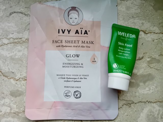 Denkowanie część druga :) Grudzień, kosmetyki w świątecznych opakowaniach lub w świątecznych kolorach: czerwonym, zielonym i złotym 