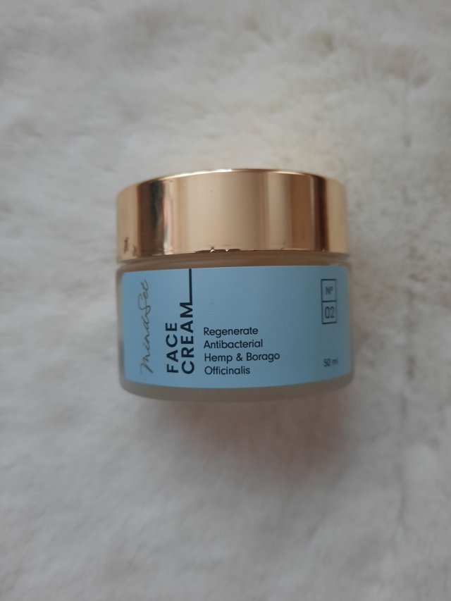 Denkowanie część druga :) Grudzień, kosmetyki w świątecznych opakowaniach lub w świątecznych kolorach: czerwonym, zielonym i złotym 