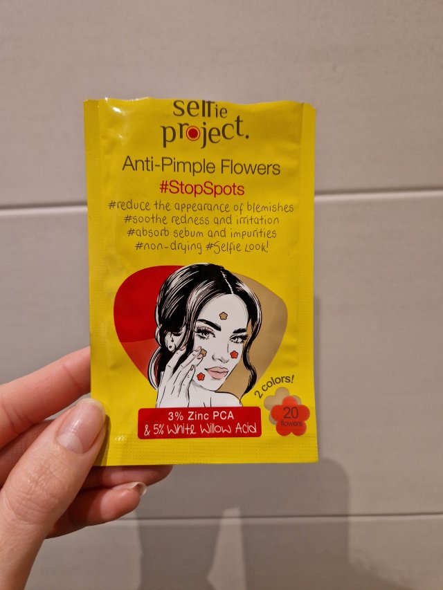 Denkowanie część druga :) Grudzień, kosmetyki w świątecznych opakowaniach lub w świątecznych kolorach: czerwonym, zielonym i złotym 