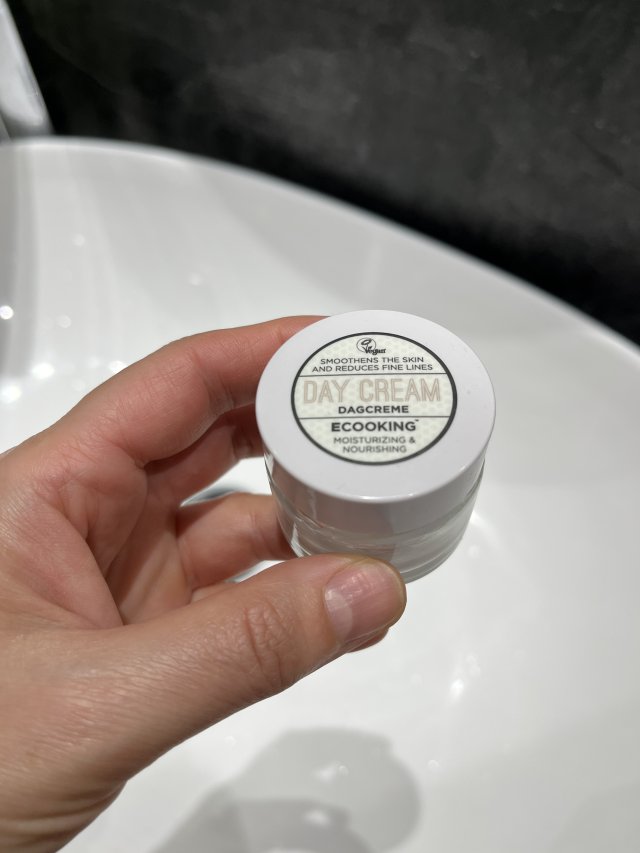 Denkowanie część druga :) Grudzień, kosmetyki w świątecznych opakowaniach lub w świątecznych kolorach: czerwonym, zielonym i złotym 