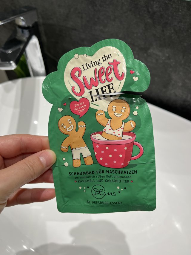 Denkowanie część druga :) Grudzień, kosmetyki w świątecznych opakowaniach lub w świątecznych kolorach: czerwonym, zielonym i złotym 