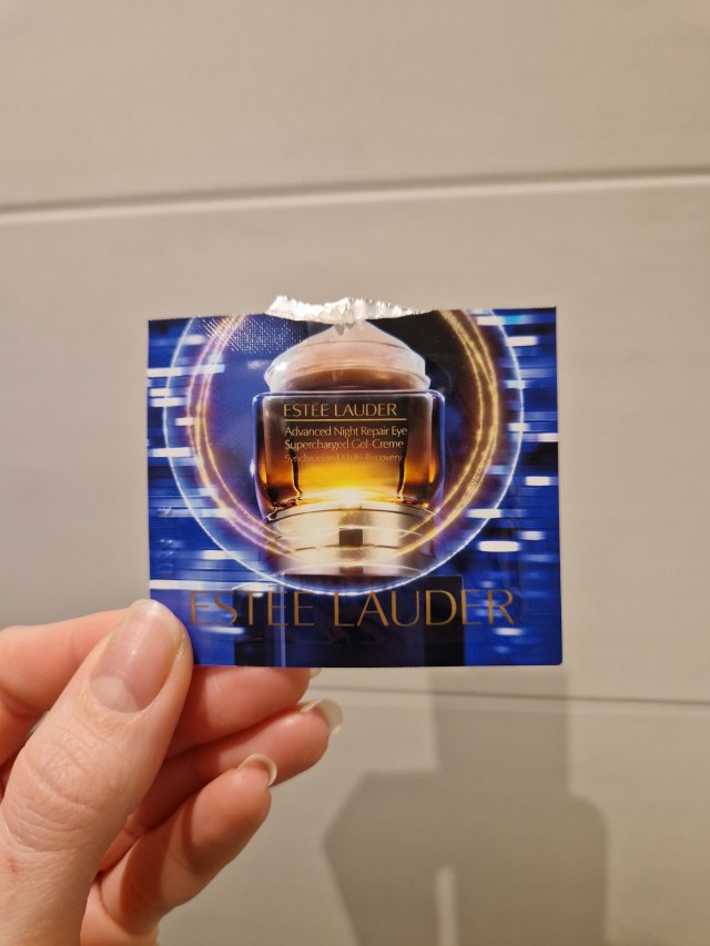 Denkowanie część druga :) Grudzień, kosmetyki w świątecznych opakowaniach lub w świątecznych kolorach: czerwonym, zielonym i złotym 