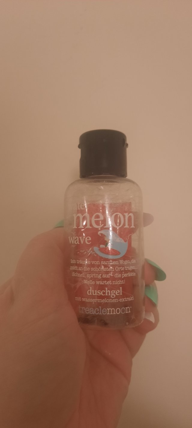 Denkowanie część druga :) Grudzień, kosmetyki w świątecznych opakowaniach lub w świątecznych kolorach: czerwonym, zielonym i złotym 