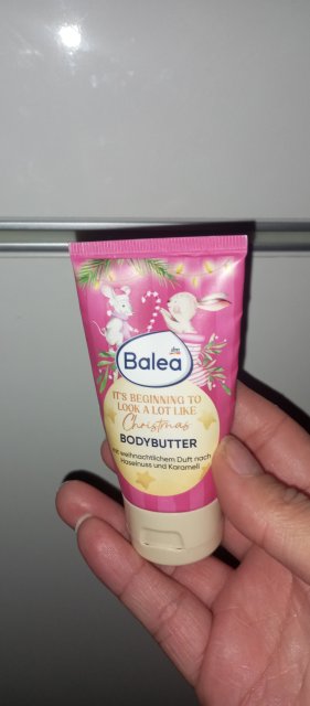 Denkowanie część druga :) Luty: Walentynkowy klimat, wszystkie odcienie czerwieni i różowego, a także z serduszkami, buziakami oraz motyw kwiatowy