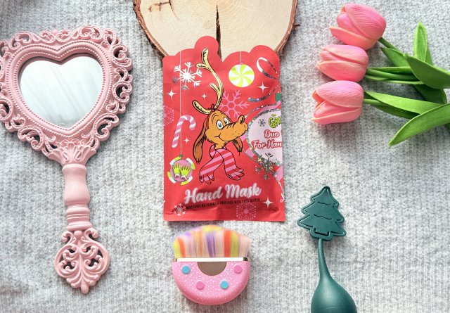 Topbrands Europe B.V. The Grinch, Maska do dłoni, w formie rękawiczek, Formuła nawilżająca 