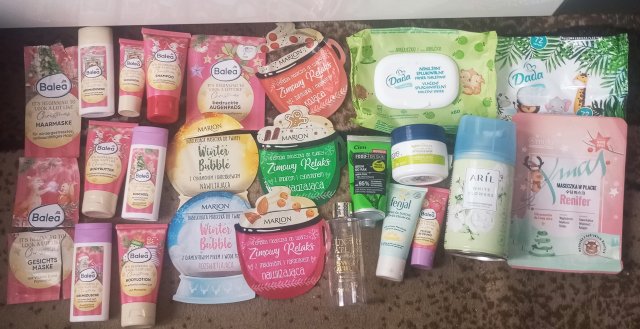 Denkowanie część druga :) Luty: Walentynkowy klimat, wszystkie odcienie czerwieni i różowego, a także z serduszkami, buziakami oraz motyw kwiatowy