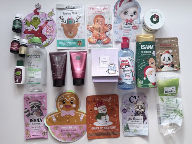 Denkowanie część druga :) Luty: Walentynkowy klimat, wszystkie odcienie czerwieni i różowego, a także z serduszkami, buziakami oraz motyw kwiatowy