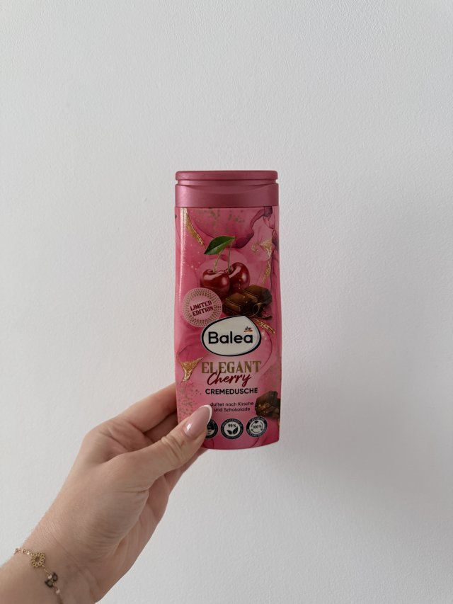 Denkowanie część druga :) Luty: Walentynkowy klimat, wszystkie odcienie czerwieni i różowego, a także z serduszkami, buziakami oraz motyw kwiatowy