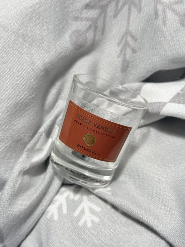 Denkowanie część druga :) Luty: Walentynkowy klimat, wszystkie odcienie czerwieni i różowego, a także z serduszkami, buziakami oraz motyw kwiatowy