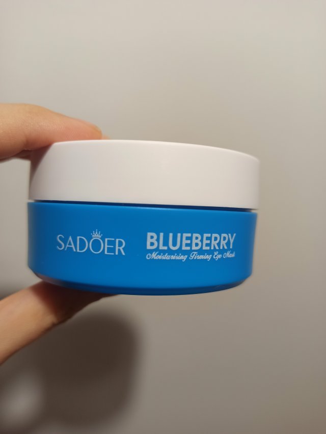 Denkowanie część druga :) Luty: Walentynkowy klimat, wszystkie odcienie czerwieni i różowego, a także z serduszkami, buziakami oraz motyw kwiatowy