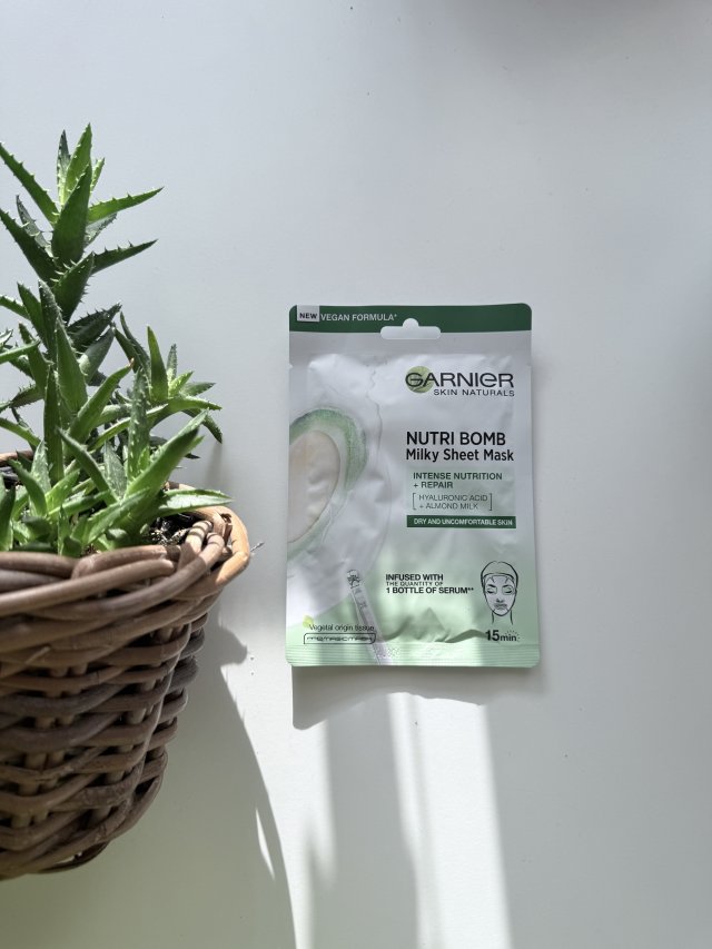 Garnier Skin Naturals, Nutri Bomb, Almond Milk + Hyaluronic Acid, Maska do twarzy, Intensywnie odżywcza, Mleczko migdałowe + kwas hialuronowy 