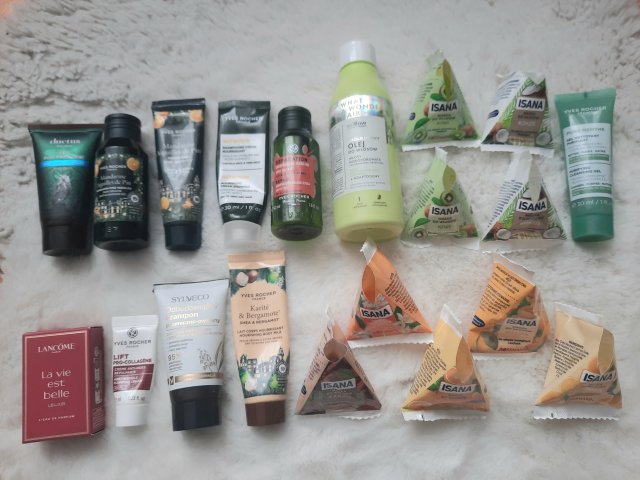 Denkowanie część druga :) Luty: Walentynkowy klimat, wszystkie odcienie czerwieni i różowego, a także z serduszkami, buziakami oraz motyw kwiatowy