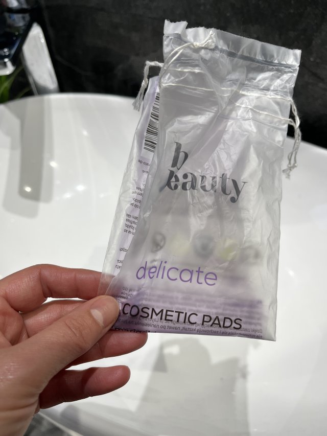 Denkowanie część druga :) Luty: Walentynkowy klimat, wszystkie odcienie czerwieni i różowego, a także z serduszkami, buziakami oraz motyw kwiatowy