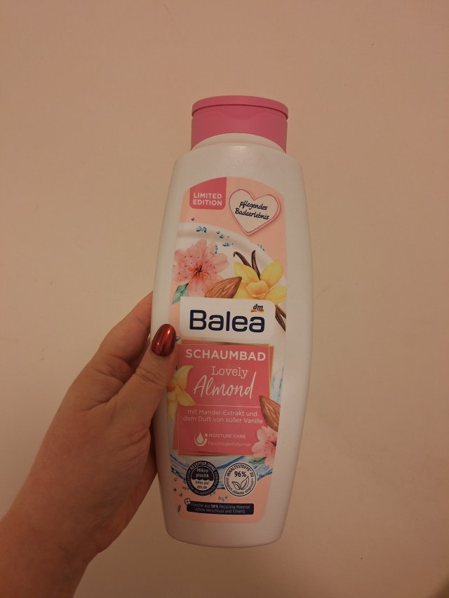 Denkowanie część druga :) Luty: Walentynkowy klimat, wszystkie odcienie czerwieni i różowego, a także z serduszkami, buziakami oraz motyw kwiatowy