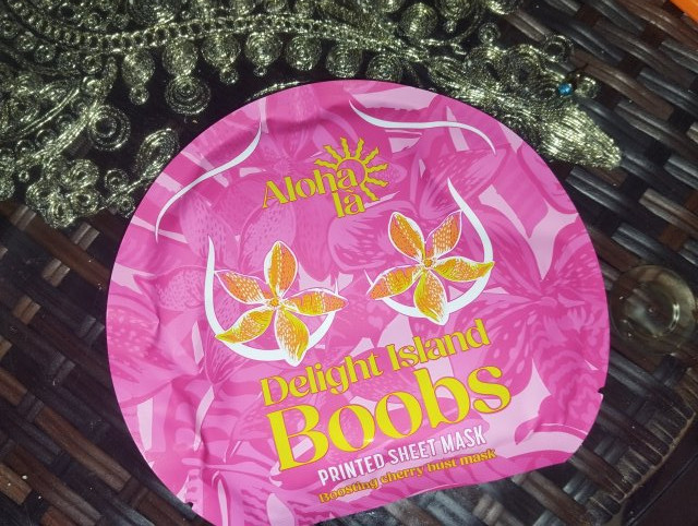 Maxbrands Marketing B.V. Maska na biust w płacie, Delight Island Boobs