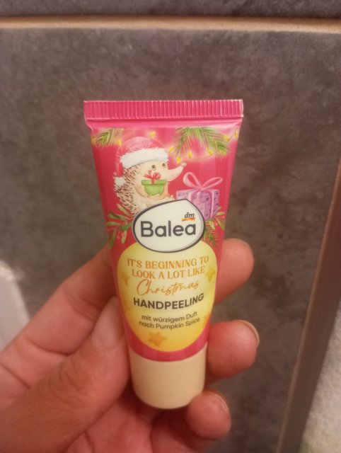 Denkowanie część druga :) Luty: Walentynkowy klimat, wszystkie odcienie czerwieni i różowego, a także z serduszkami, buziakami oraz motyw kwiatowy