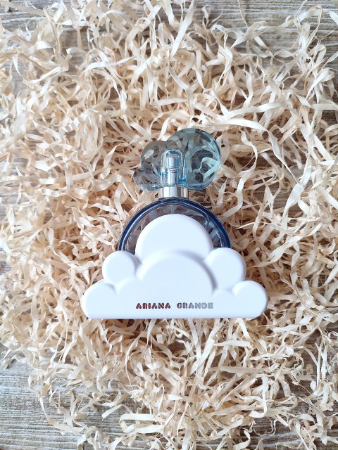 Ariana Grande Cloud 