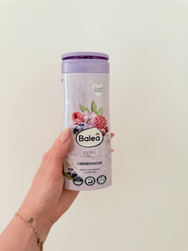 Denkowanie część druga :) Luty: Walentynkowy klimat, wszystkie odcienie czerwieni i różowego, a także z serduszkami, buziakami oraz motyw kwiatowy