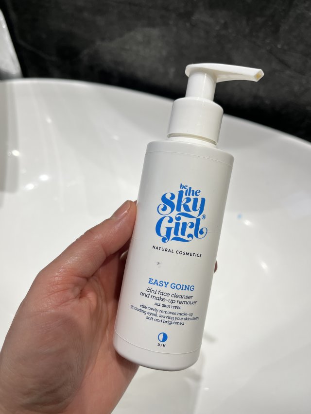 Denkowanie część druga :) Luty: Walentynkowy klimat, wszystkie odcienie czerwieni i różowego, a także z serduszkami, buziakami oraz motyw kwiatowy