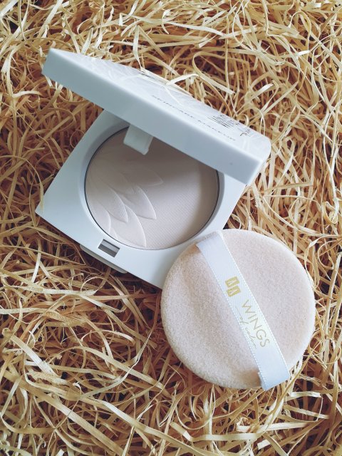 AA Wings of Color Silky Smooth transparentny puder do twarzy