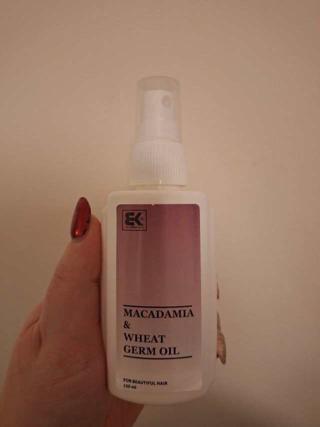 Denkowanie część druga :) Luty: Walentynkowy klimat, wszystkie odcienie czerwieni i różowego, a także z serduszkami, buziakami oraz motyw kwiatowy