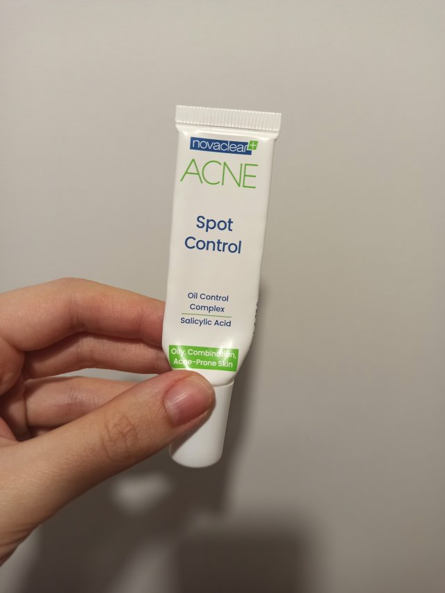 Denkowanie część druga :) Luty: Walentynkowy klimat, wszystkie odcienie czerwieni i różowego, a także z serduszkami, buziakami oraz motyw kwiatowy