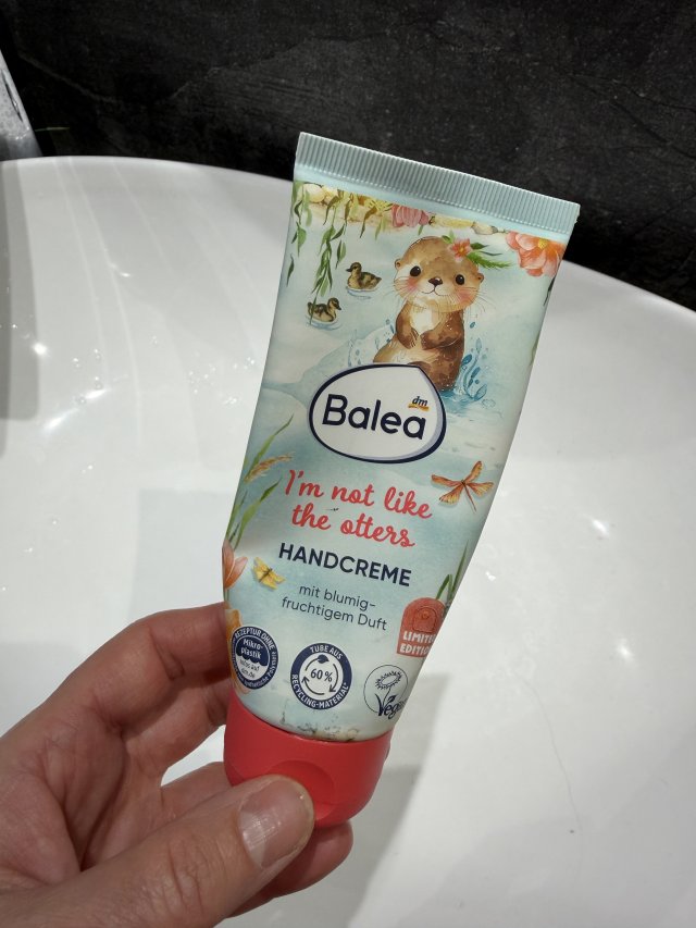 Denkowanie część druga :) Luty: Walentynkowy klimat, wszystkie odcienie czerwieni i różowego, a także z serduszkami, buziakami oraz motyw kwiatowy