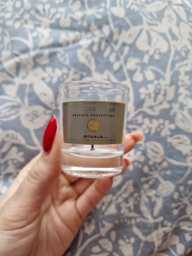 Denkowanie część druga :) Luty: Walentynkowy klimat, wszystkie odcienie czerwieni i różowego, a także z serduszkami, buziakami oraz motyw kwiatowy