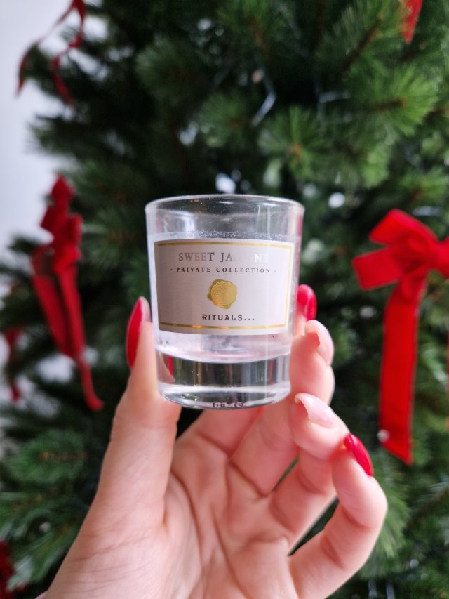 Denkowanie część druga :) Luty: Walentynkowy klimat, wszystkie odcienie czerwieni i różowego, a także z serduszkami, buziakami oraz motyw kwiatowy