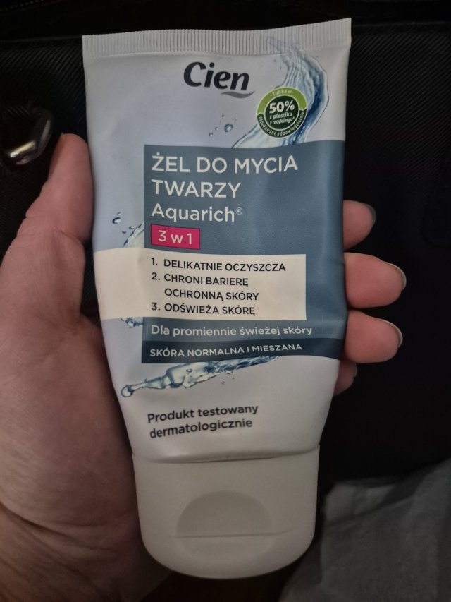 Denkowanie część druga :) Luty: Walentynkowy klimat, wszystkie odcienie czerwieni i różowego, a także z serduszkami, buziakami oraz motyw kwiatowy